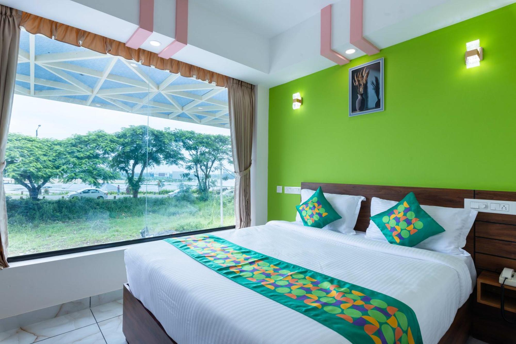 Treebo Airsuite Airport Hotel Kochi Exterior photo